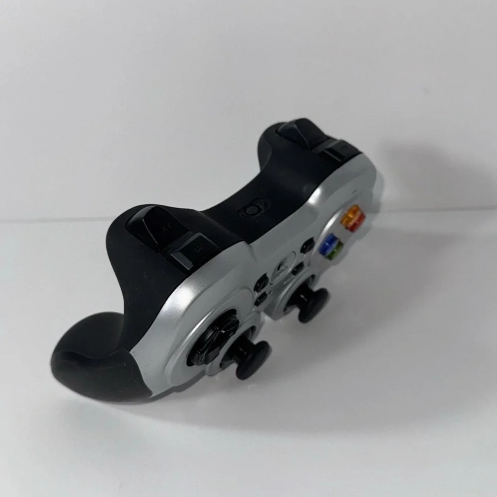 Logitech F710 Wireless Gamepad Controller -Silver No dongle